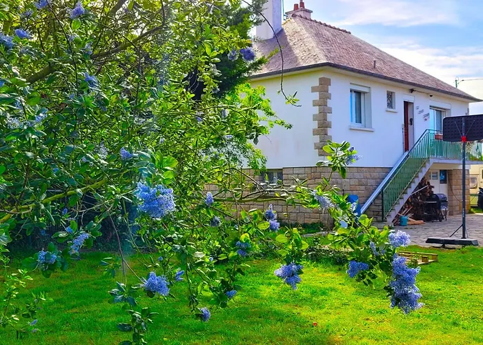 Belle Maison De Vacances Entre Saint-Malo Et Mont-Saint-Michel. Le Clos Fleuri