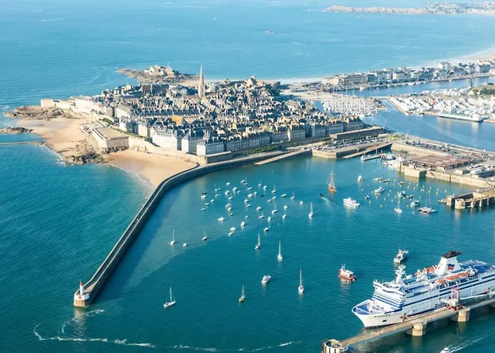 Belle Maison De Vacances Entre Saint-Malo Et Mont-Saint-Michel. Le Clos Fleuri