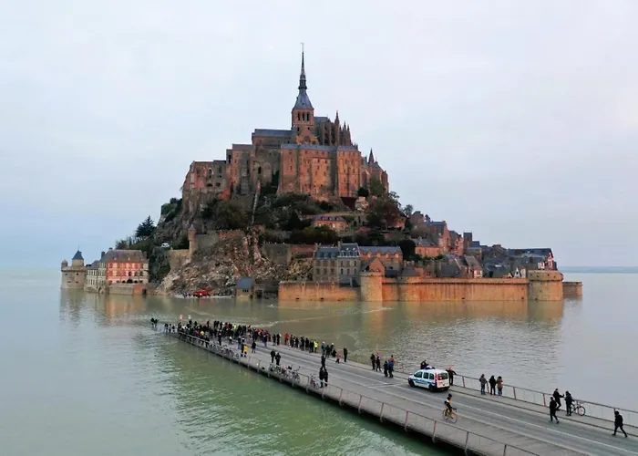 Belle Maison De Vacances Entre Saint-Malo Et Mont-Saint-Michel. Le Clos Fleuri