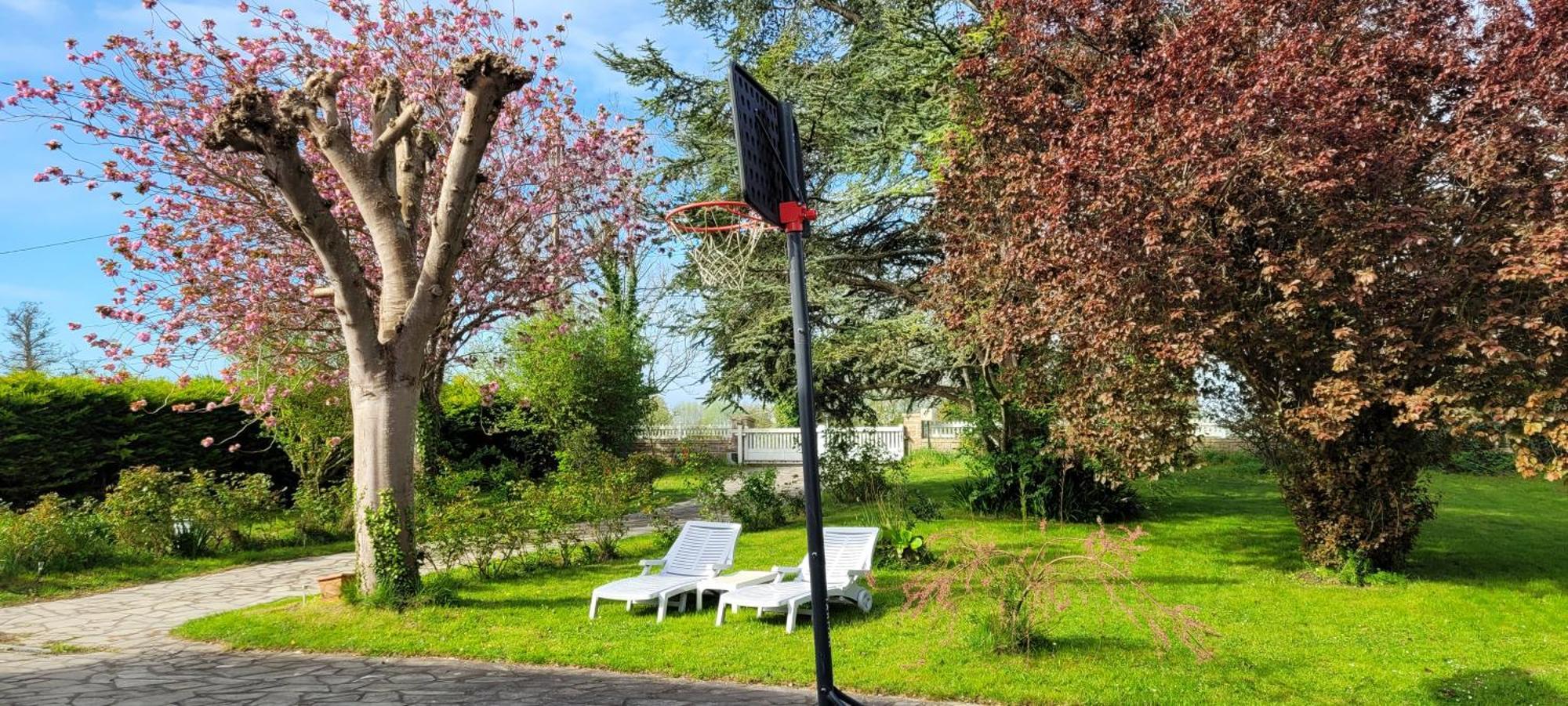 Belle Maison De Entre Saint-malo Et Mont-saint-michel. Le Clos Fleuri